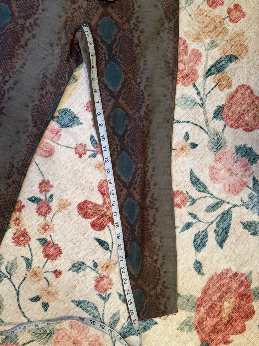 Kut from the Kloth Brown and Gray Snake-Print Skinny Jeans - Picture 4 of 10